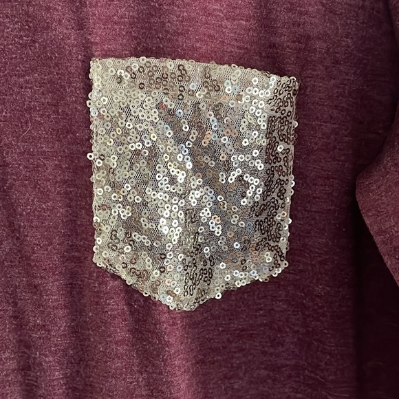 Red long-sleeve top w/ gold pocket detailing - Picture 2 of 3